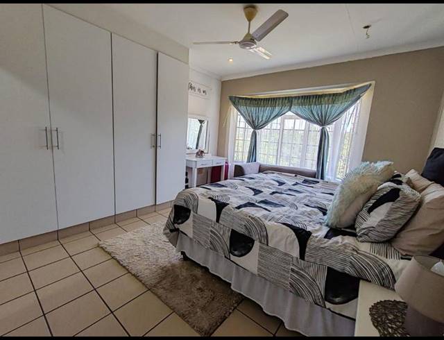 2 BEDROOM APARTMENT FOR SALE IN MARGATE BEACH
